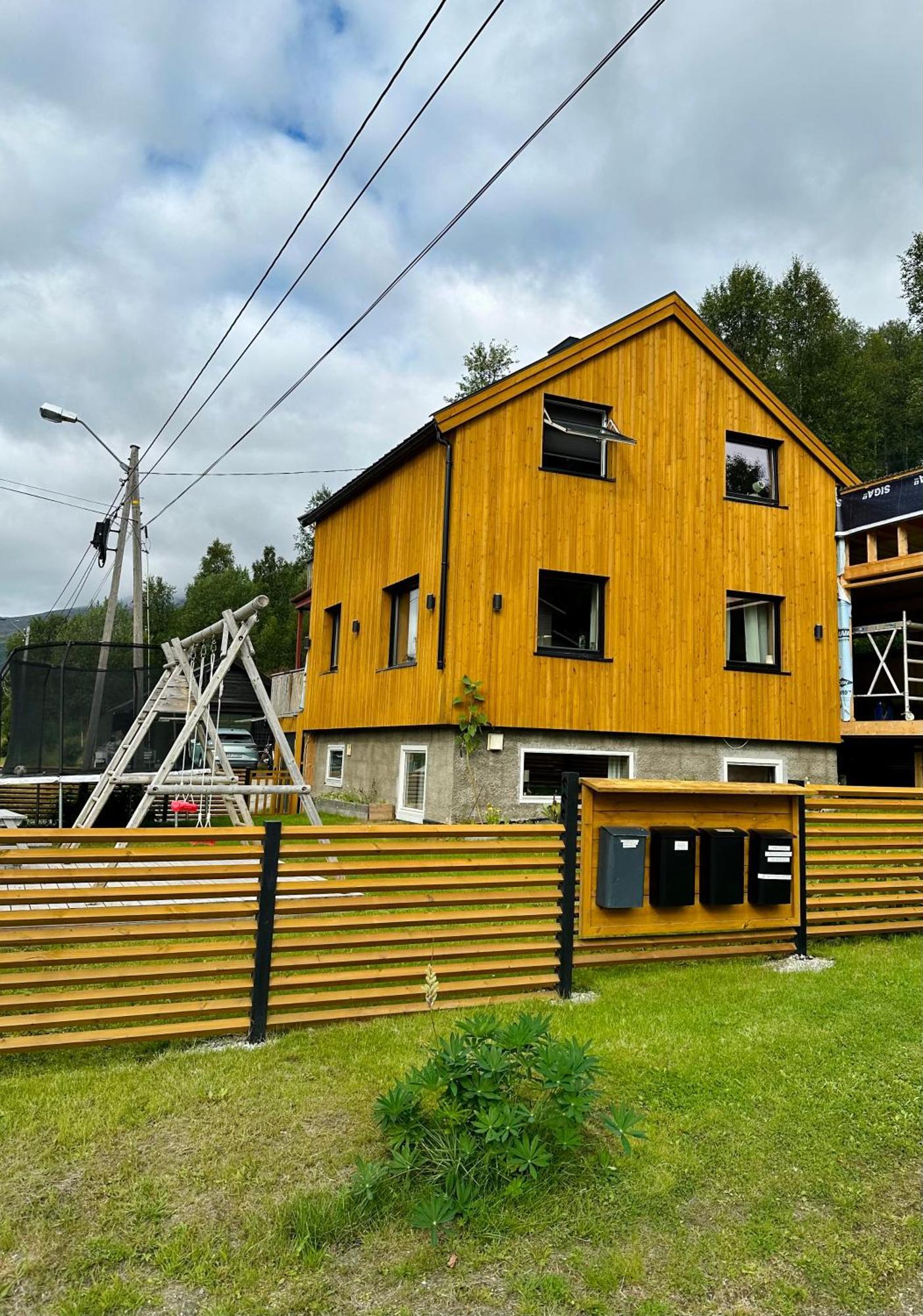 Апартаменты Cozy Fjord Retreat With Firepit And Activities Тромсё Экстерьер фото